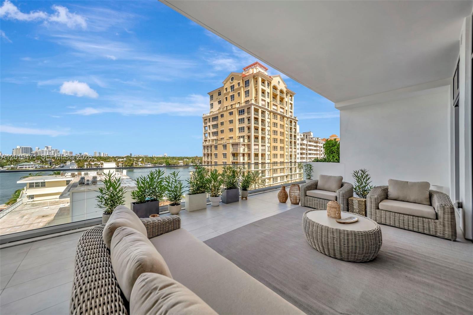 153 N Seabreeze #403 Fort Lauderdale, FL 33304