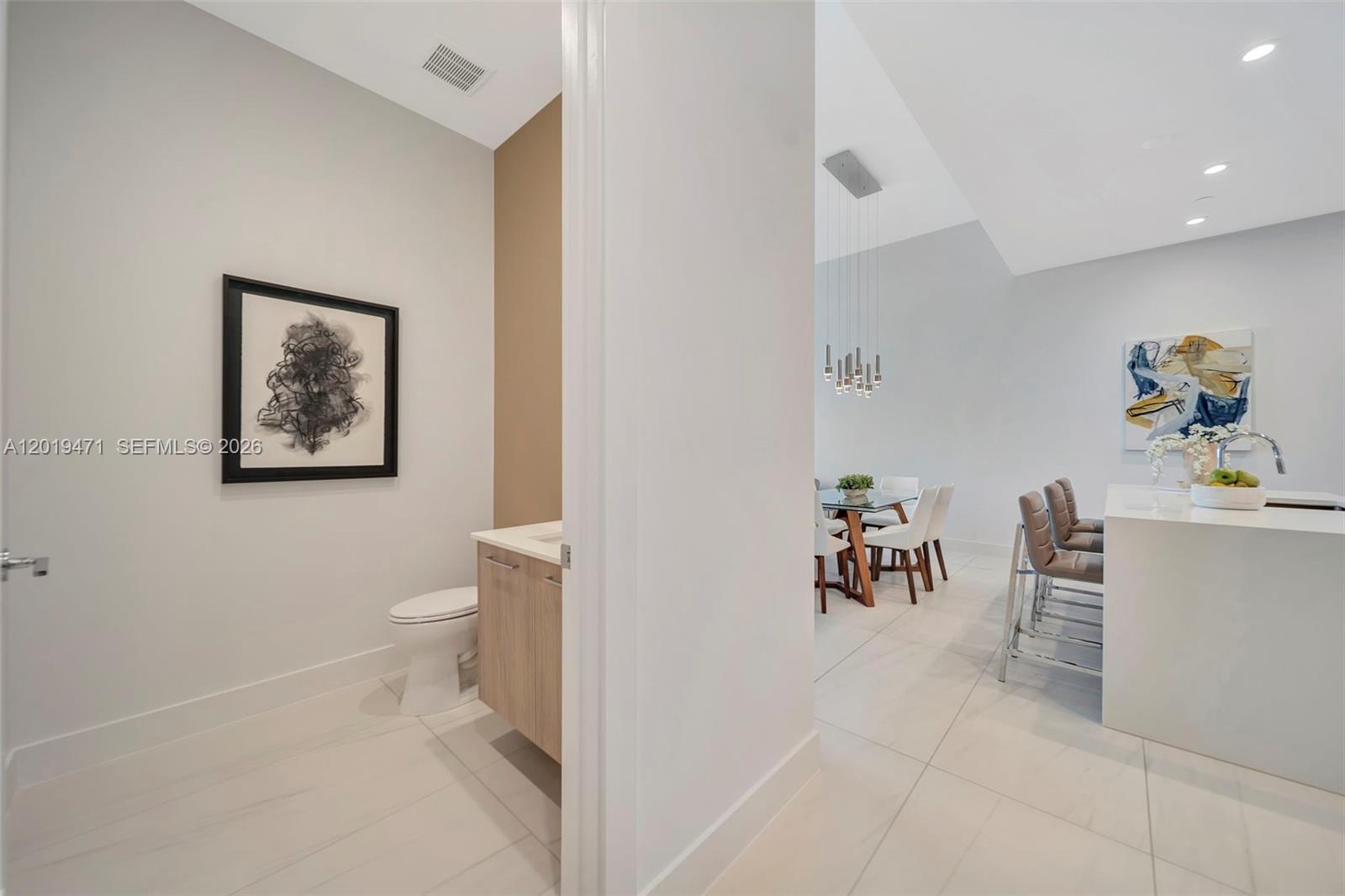 153 N Seabreeze #403 Fort Lauderdale, FL 33304