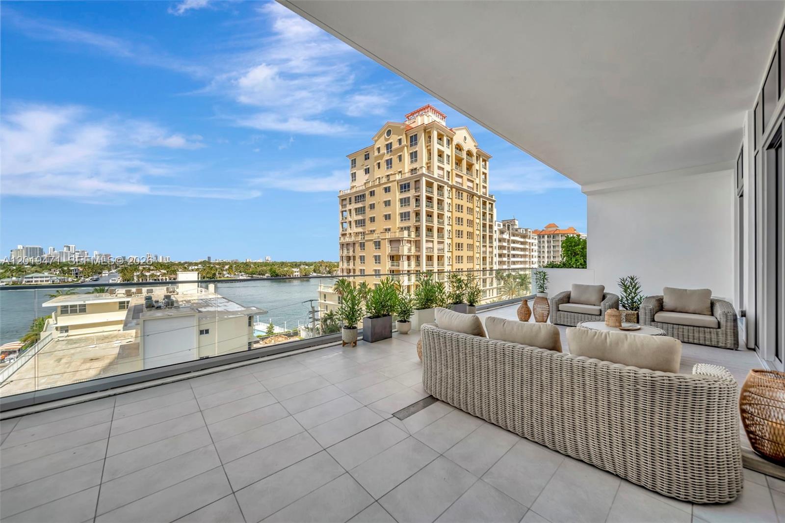153 N Seabreeze #403 Fort Lauderdale, FL 33304