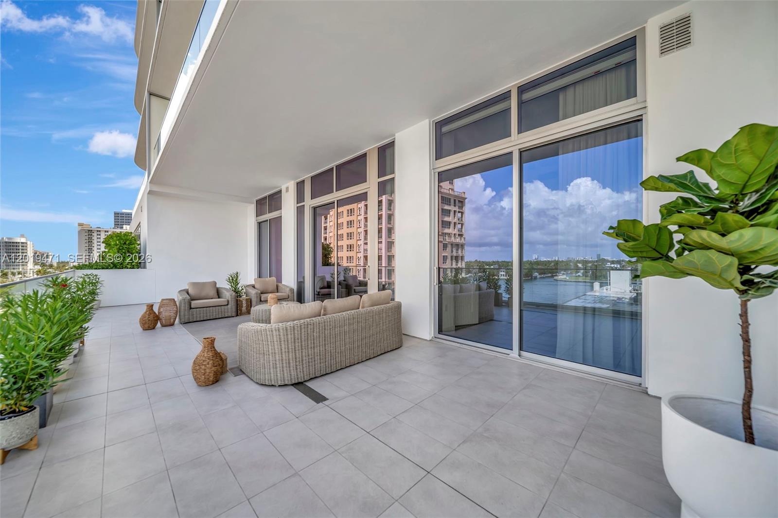 153 N Seabreeze #403 Fort Lauderdale, FL 33304