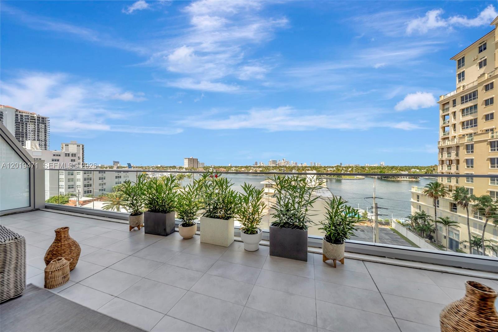 153 N Seabreeze #403 Fort Lauderdale, FL 33304