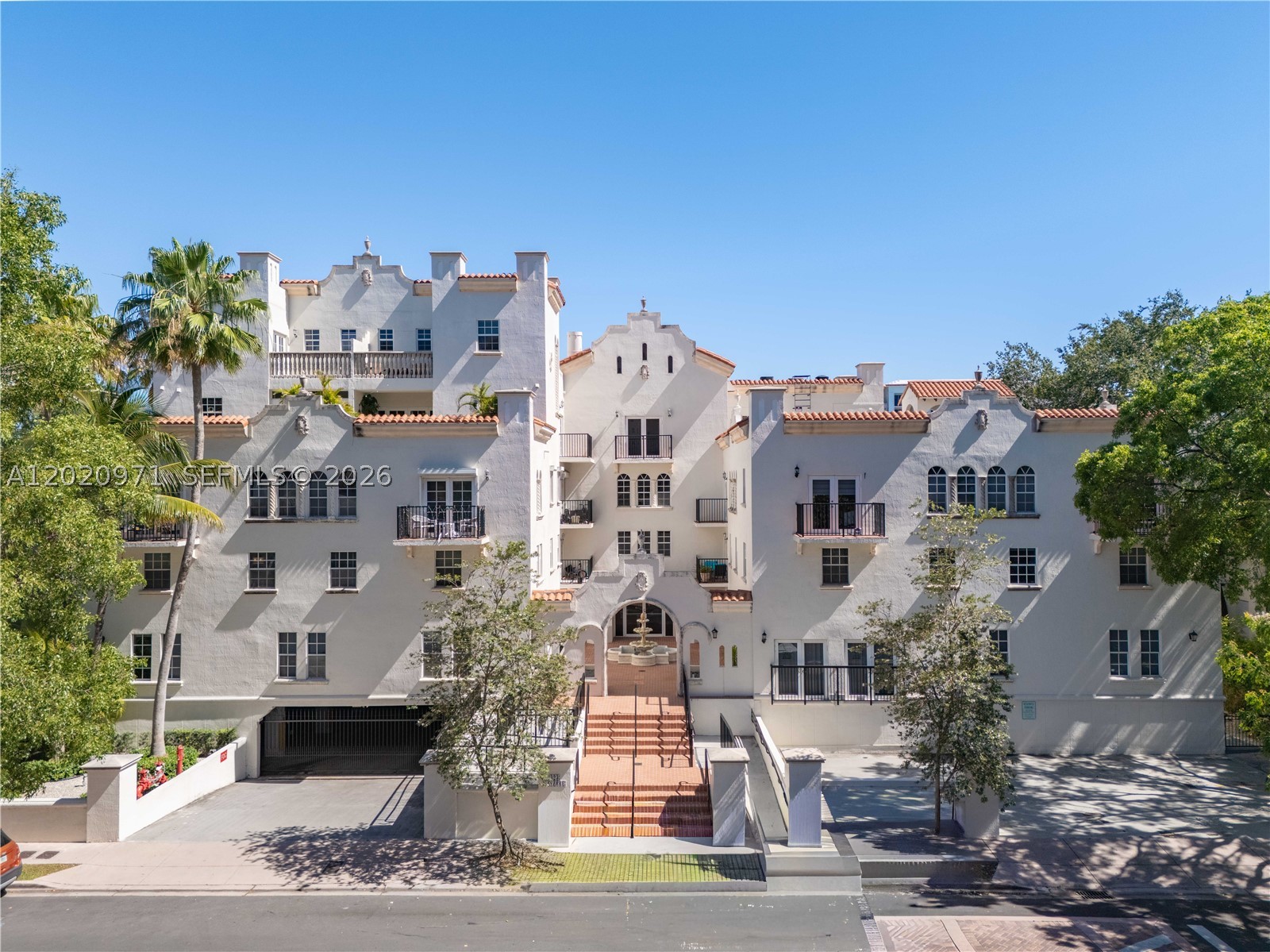 323 Navarre Ave #403