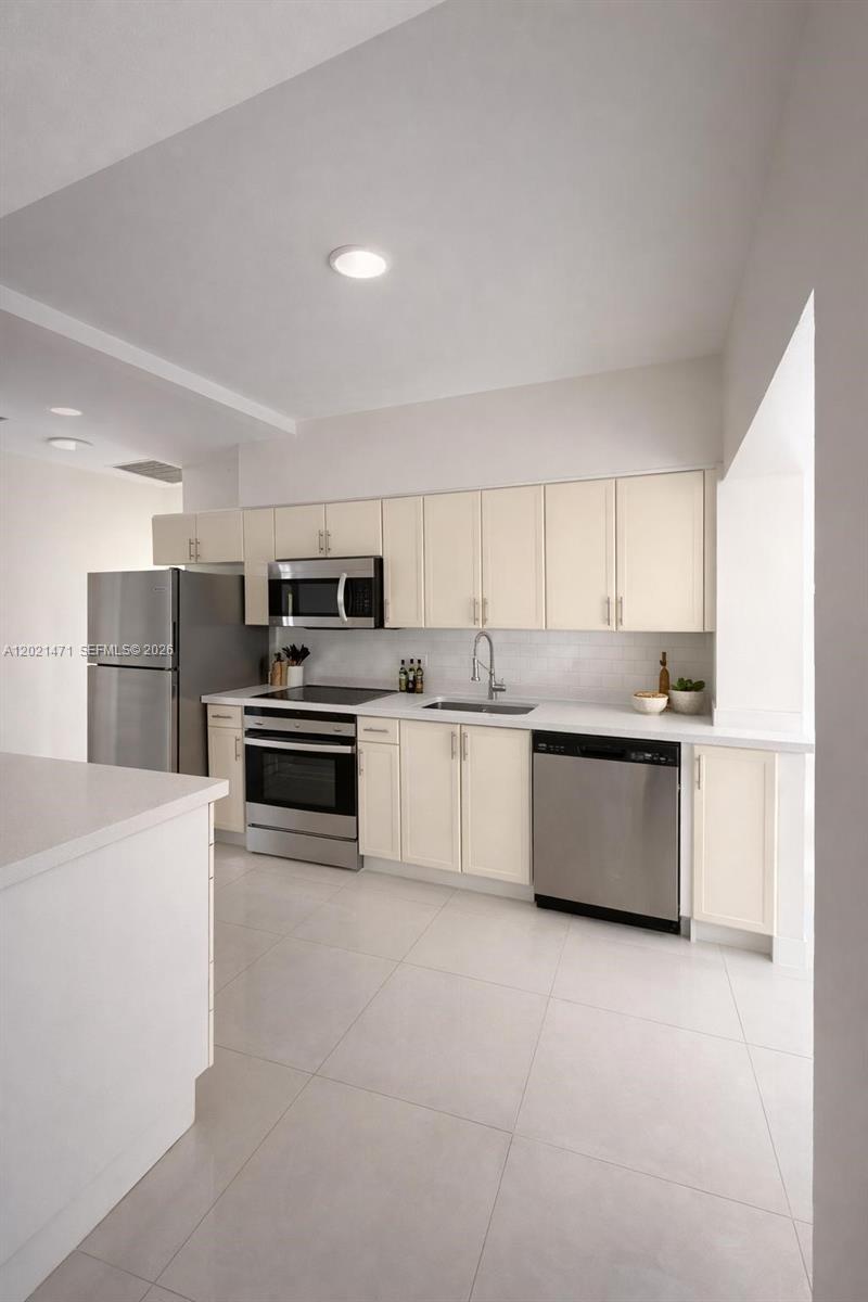 7707 Hawthorne Ave Miami Beach, FL 33141