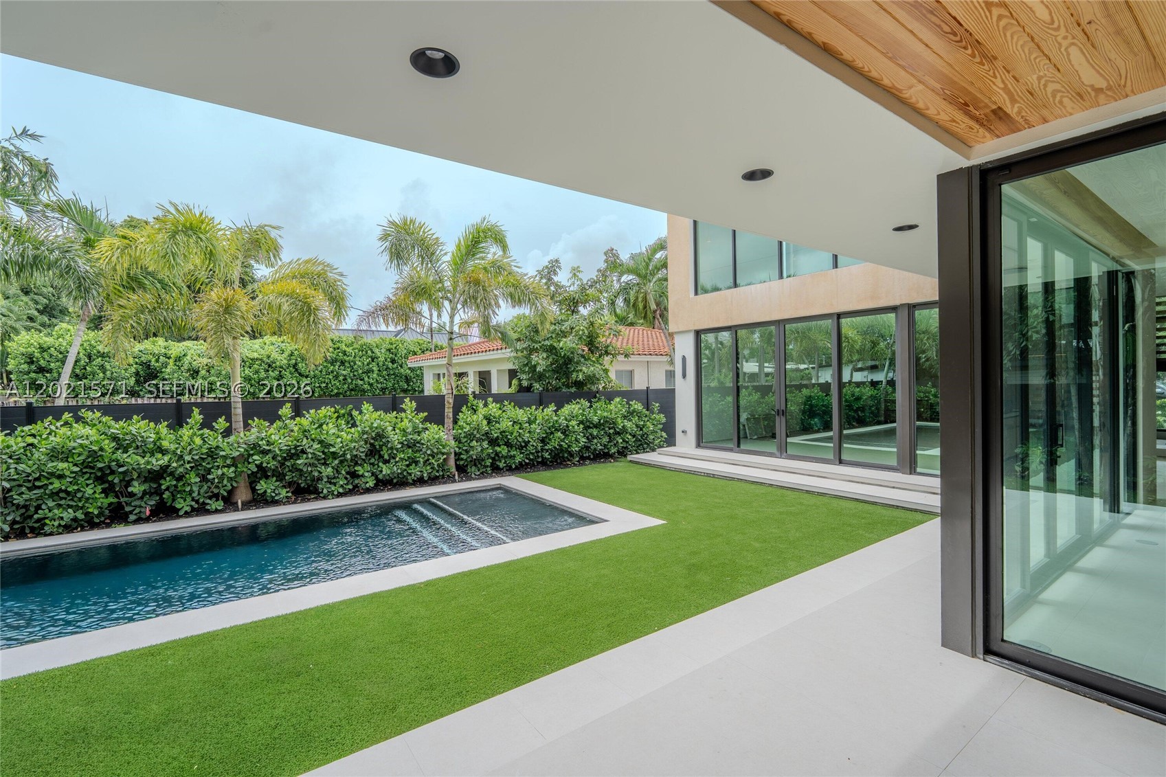 528 NE 13th Ave Fort Lauderdale, FL 33301