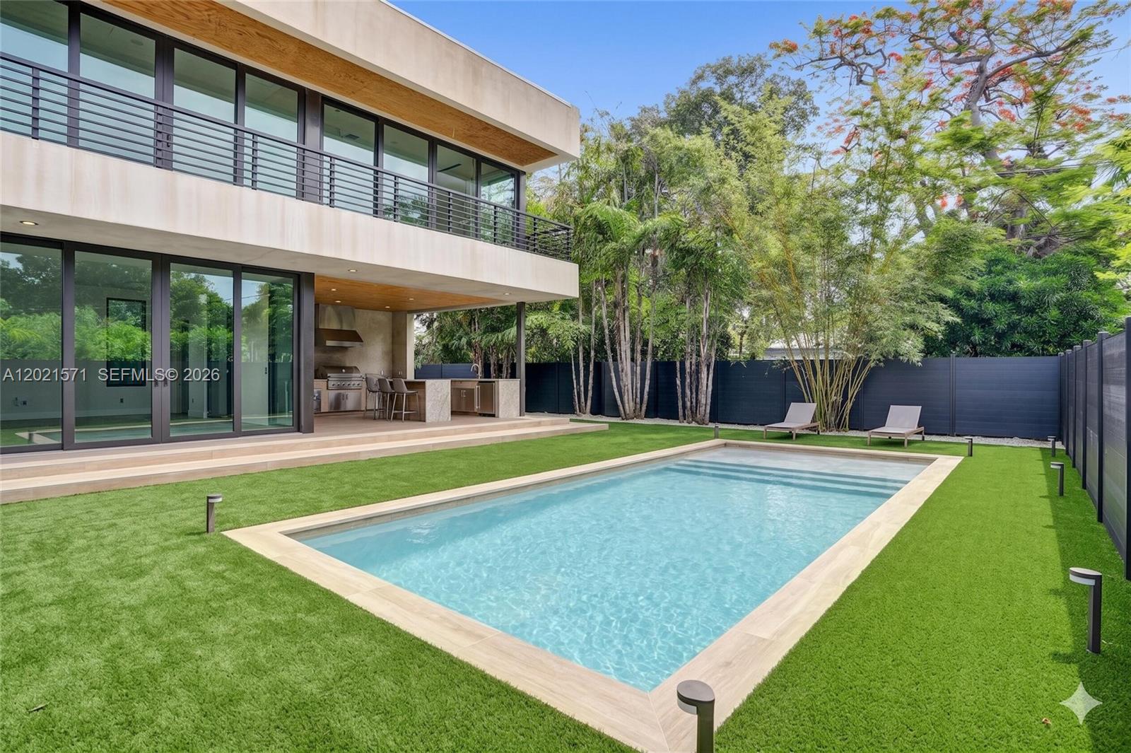 528 NE 13th Ave Fort Lauderdale, FL 33301