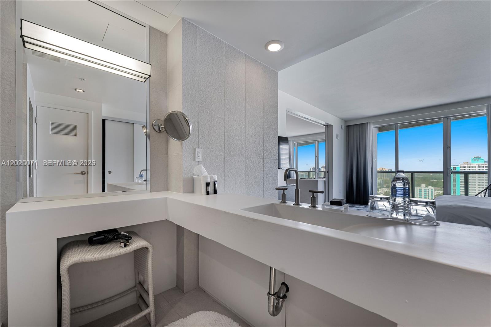 3101 Bayshore Dr #1402 Fort Lauderdale, FL 33304