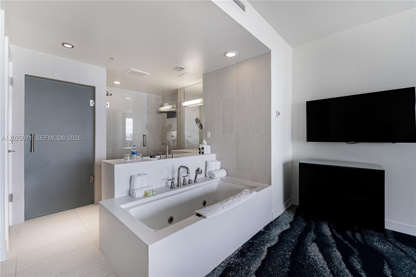 3101 Bayshore Dr #1402 Fort Lauderdale, FL 33304