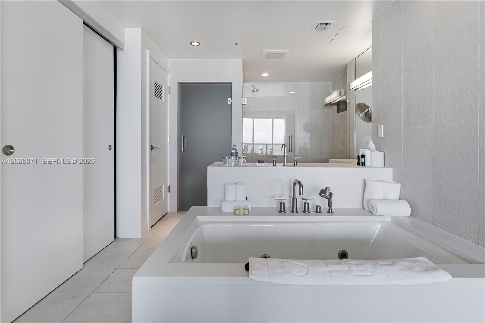 3101 Bayshore Dr #1402 Fort Lauderdale, FL 33304