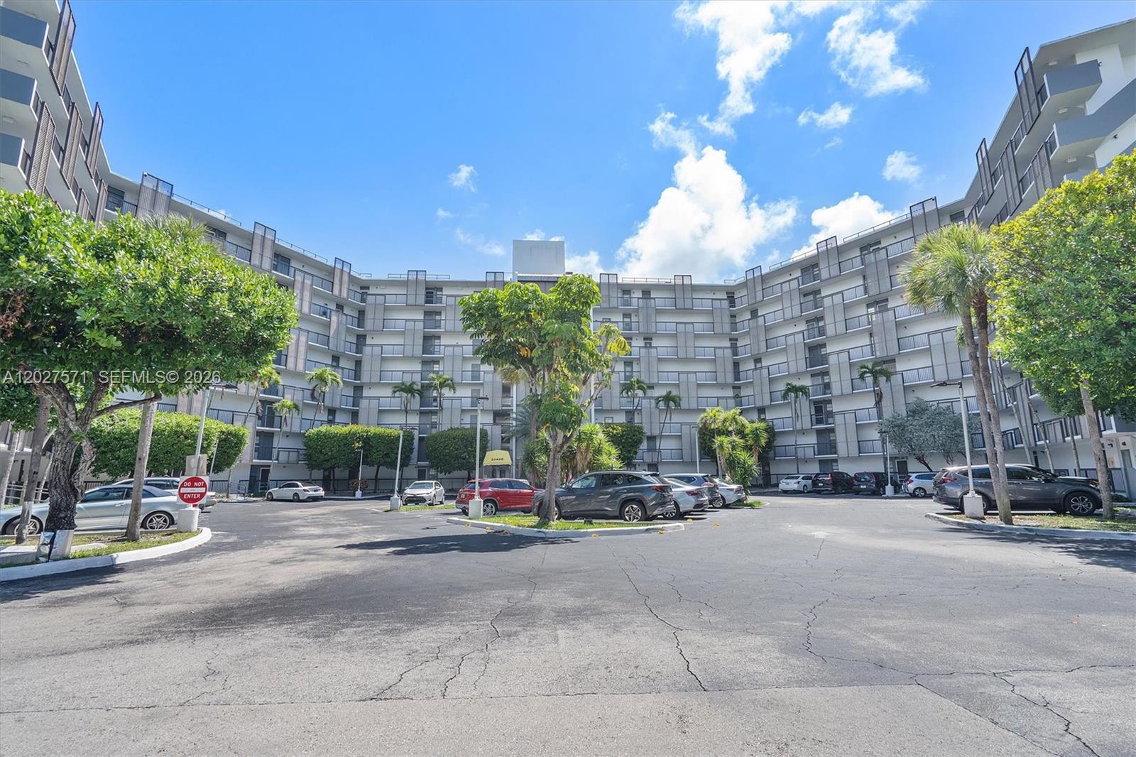20400 W Country Clb Dr #214