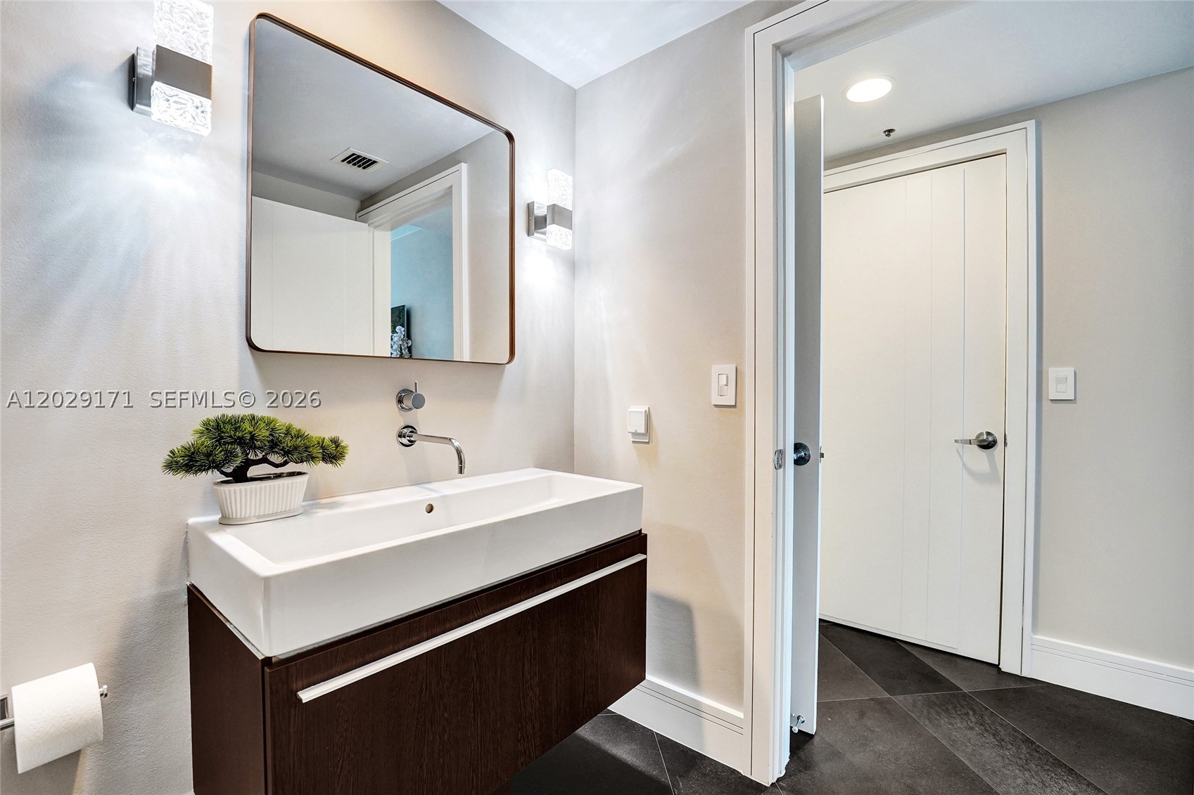 3101 S Ocean Dr #2208 Hollywood, FL 33019