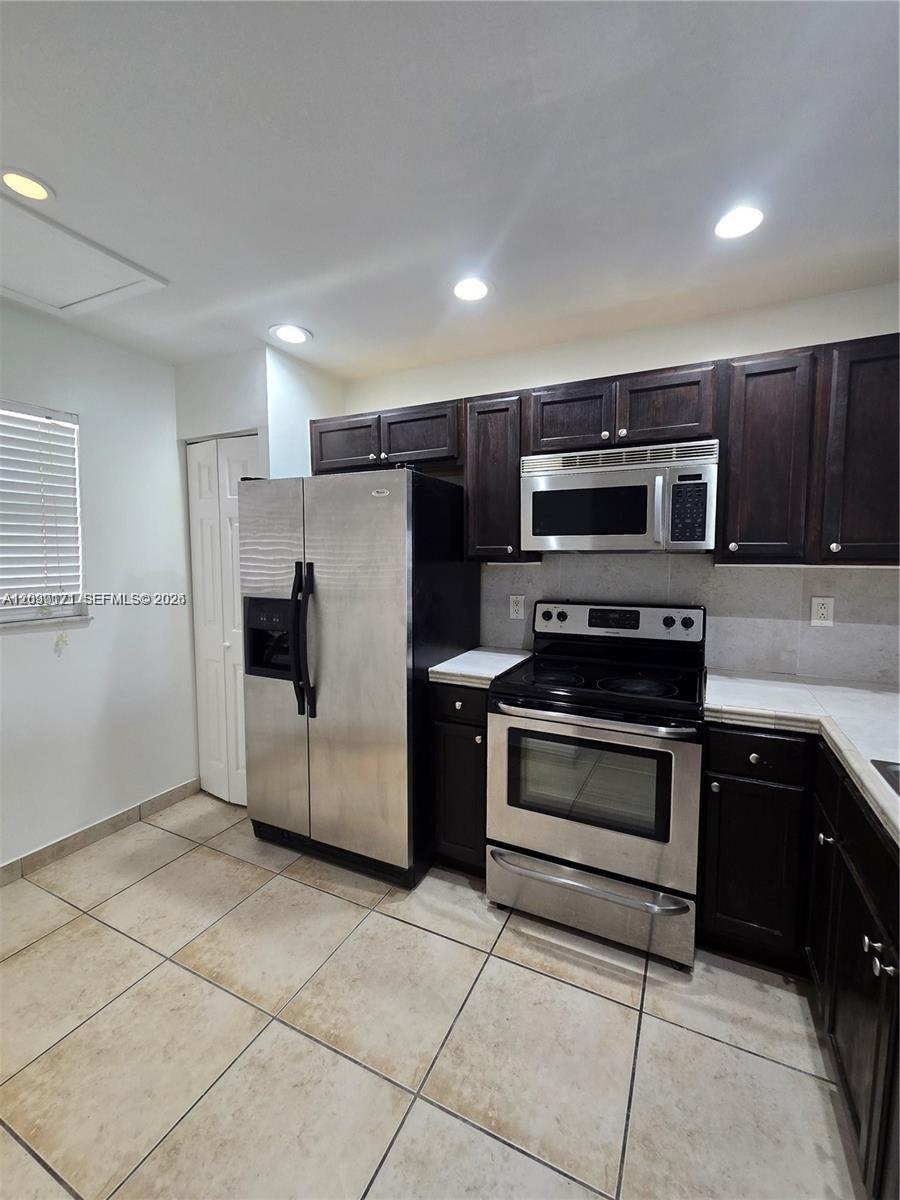 911 NE 209th #20427