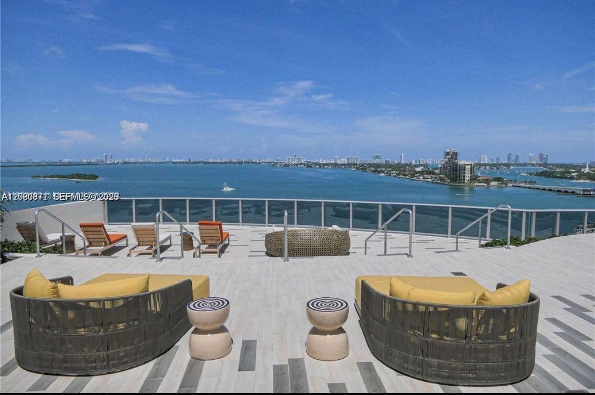image Aria on the Bay23