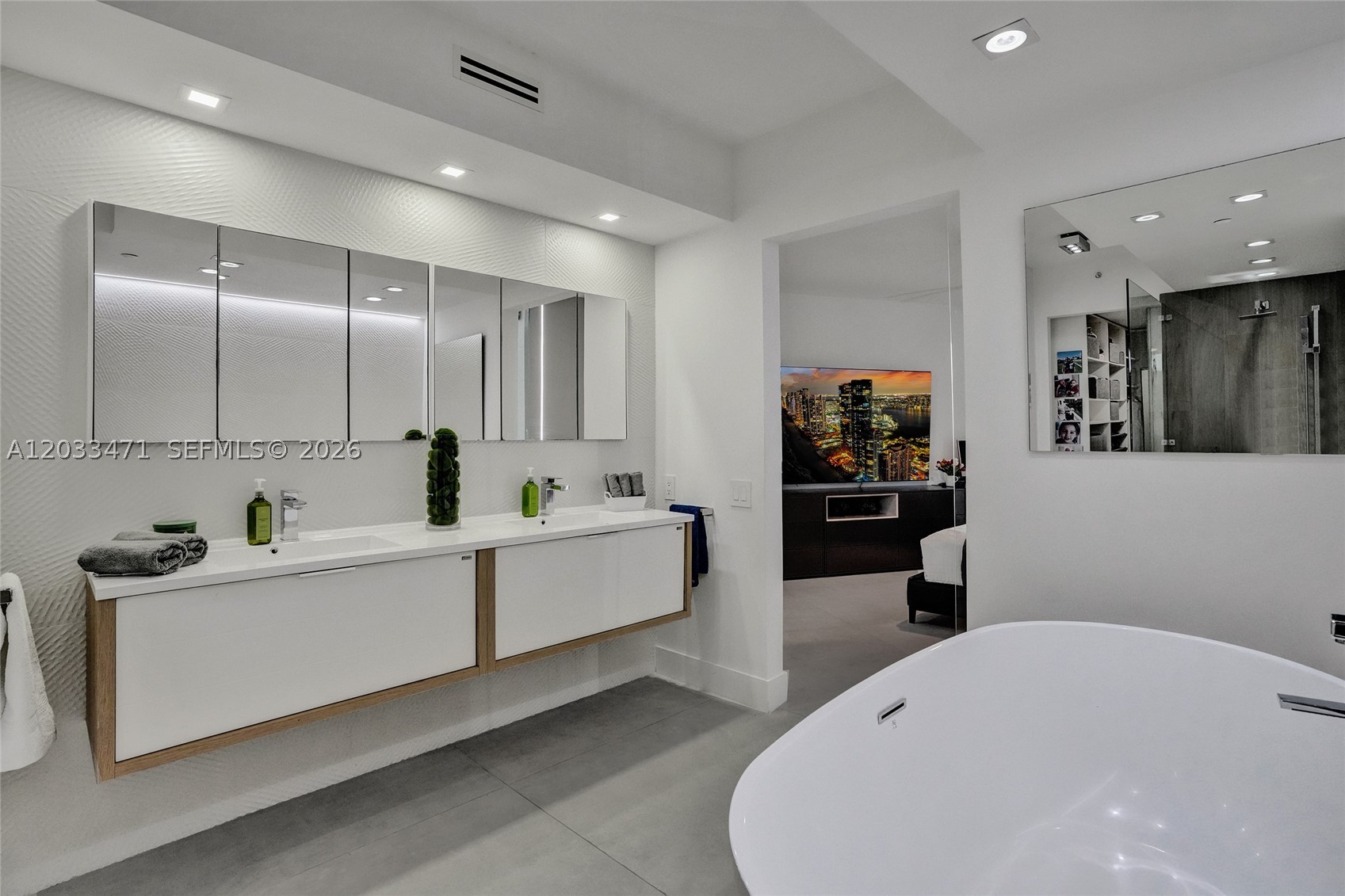 19111 Collins Ave #102 Sunny Isles Beach, FL 33160