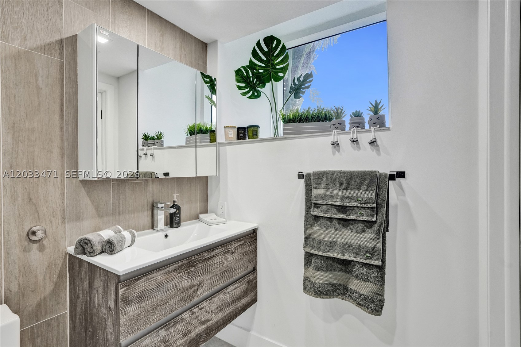 19111 Collins Ave #102 Sunny Isles Beach, FL 33160
