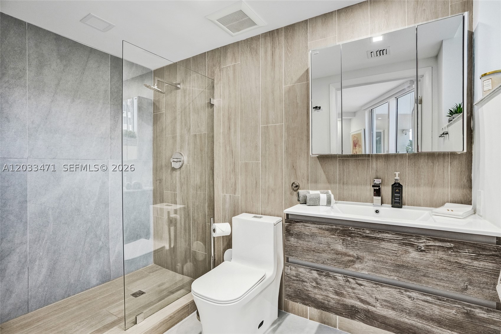 19111 Collins Ave #102 Sunny Isles Beach, FL 33160