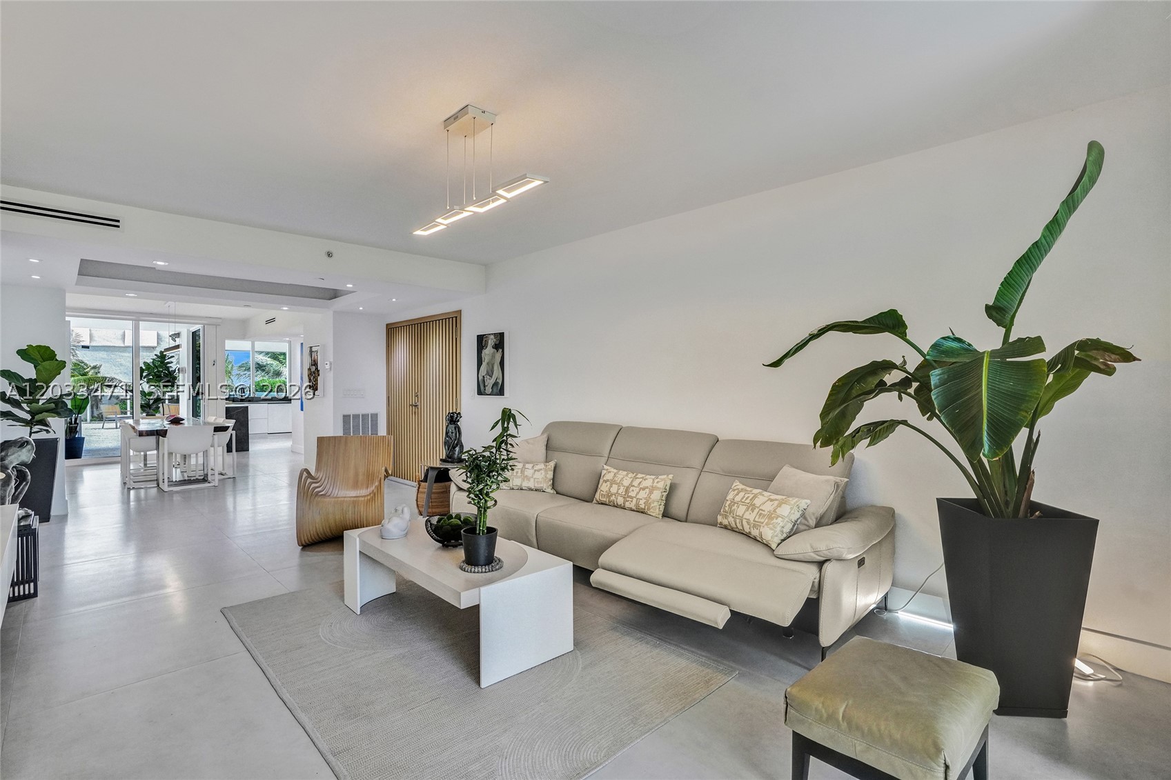 19111 Collins Ave #102 Sunny Isles Beach, FL 33160