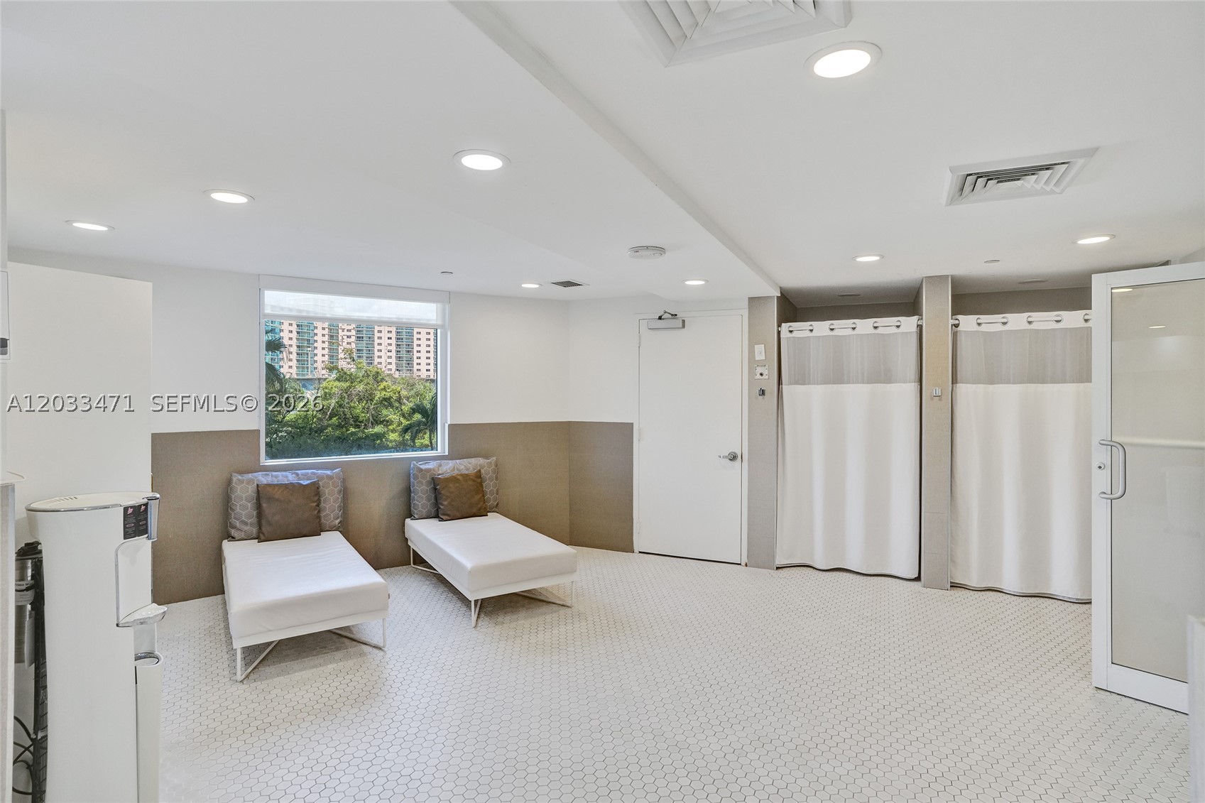 19111 Collins Ave #102 Sunny Isles Beach, FL 33160