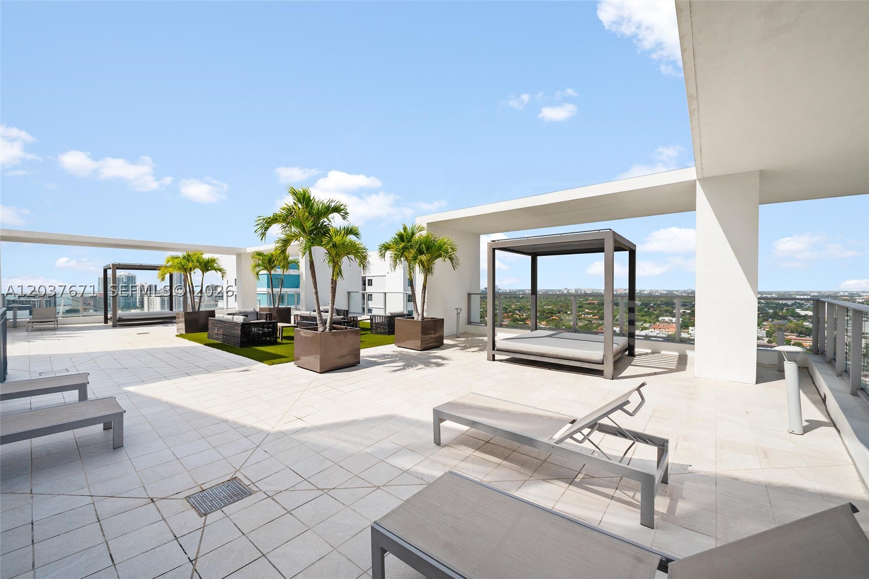 image Brickell Ten18