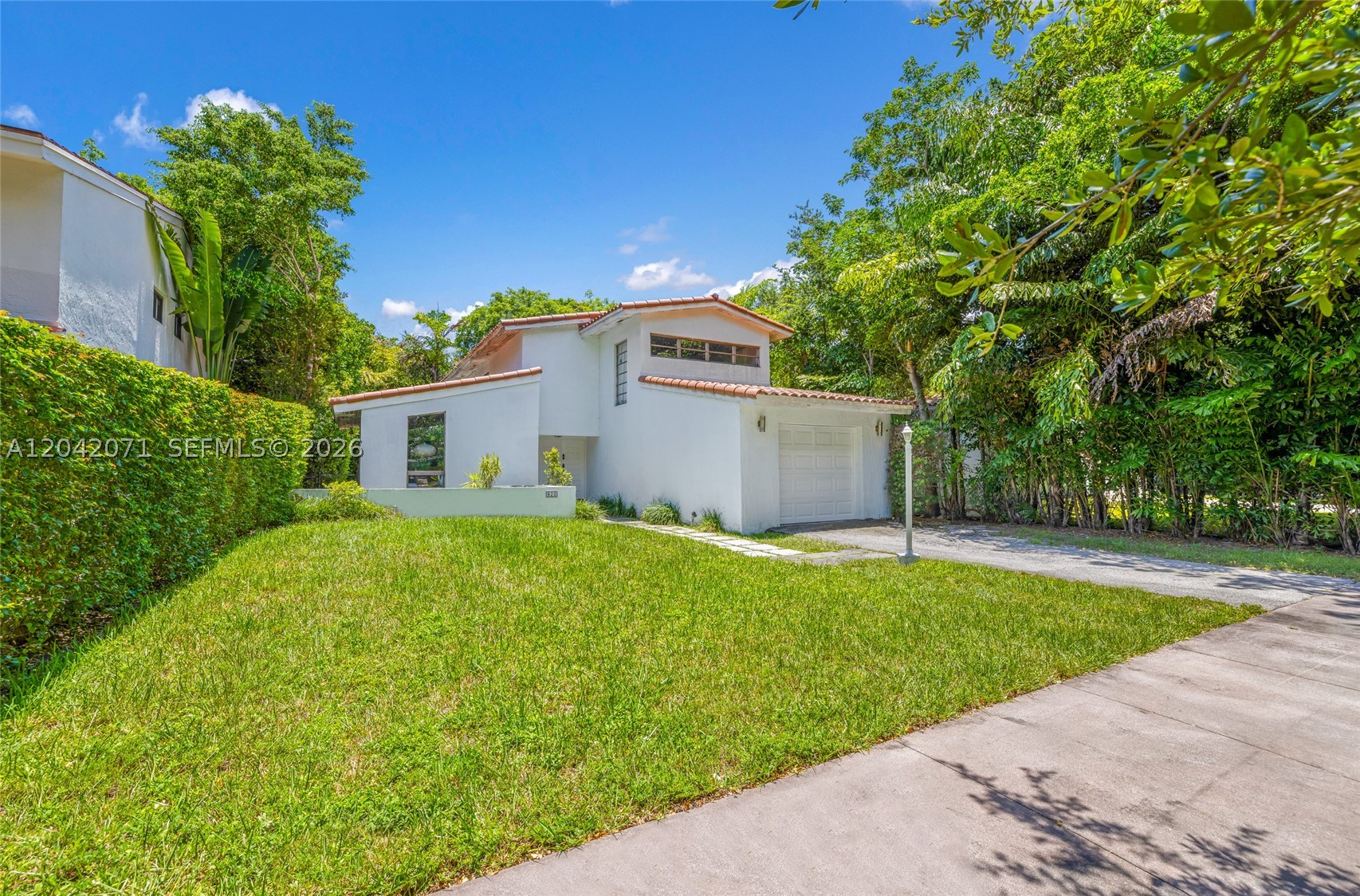 920 Aguero Ave
