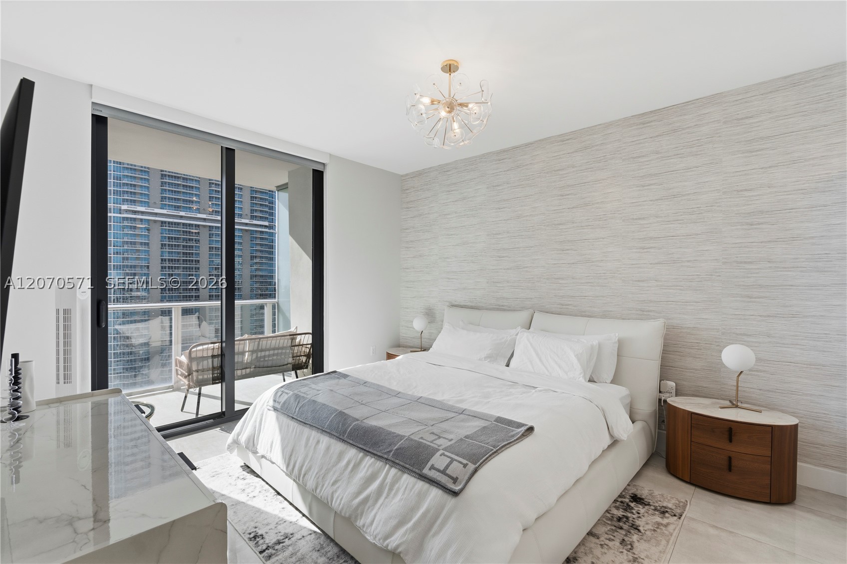 1010 Brickell Ave #3903 Miami, FL 33131