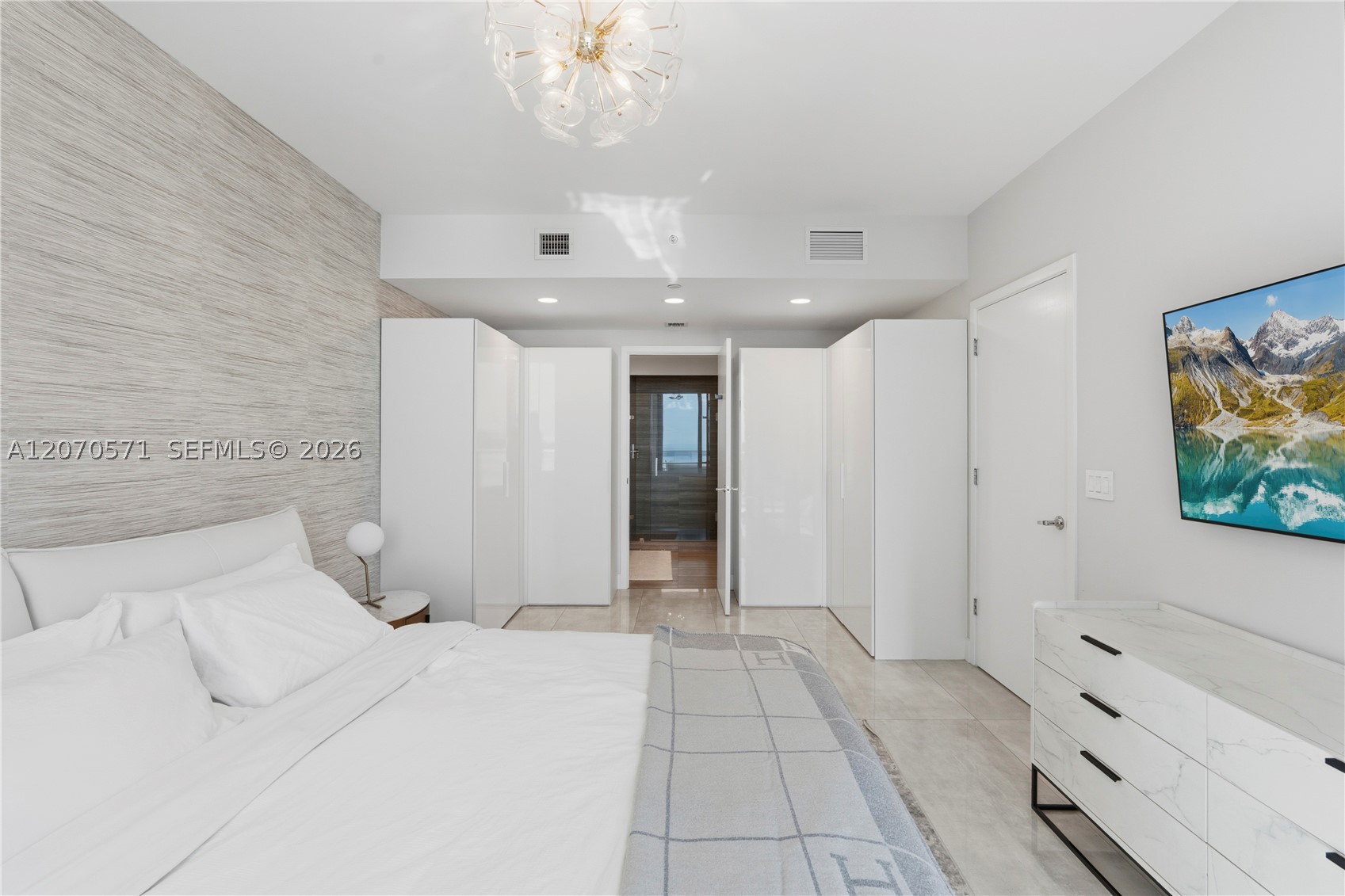 1010 Brickell Ave #3903 Miami, FL 33131