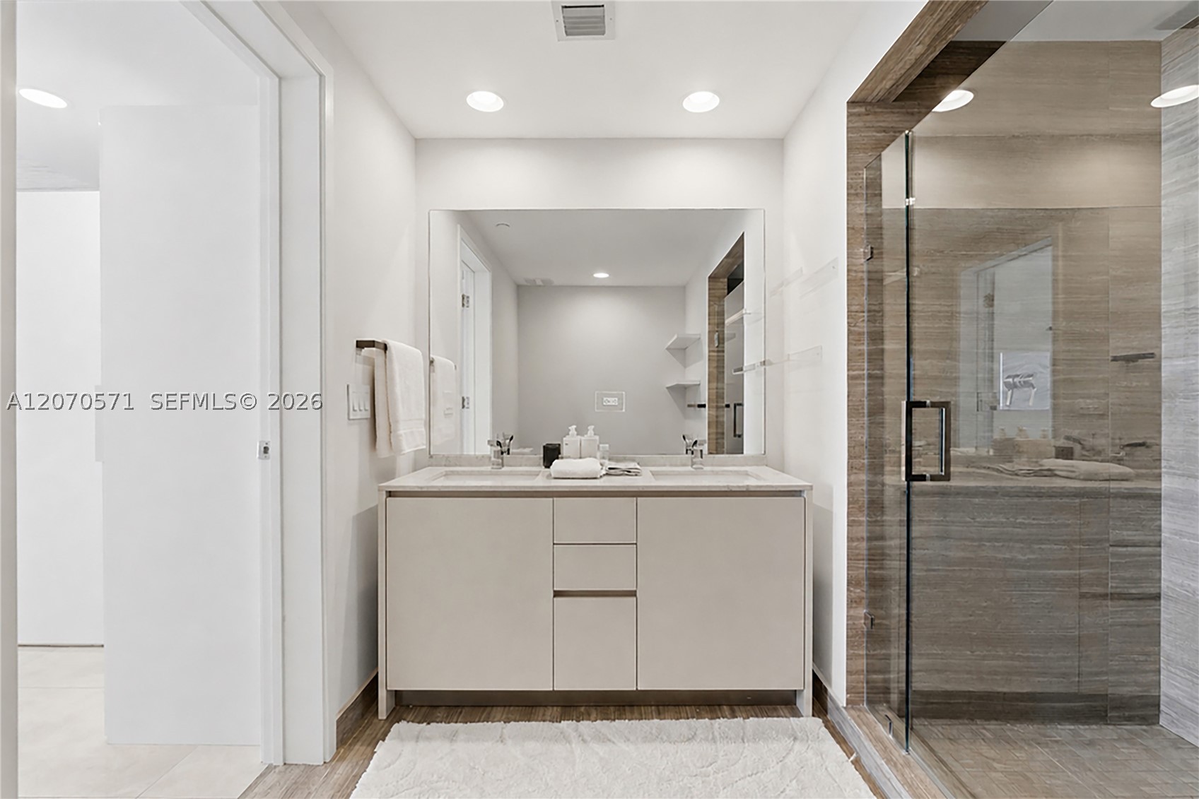 1010 Brickell Ave #3903 Miami, FL 33131