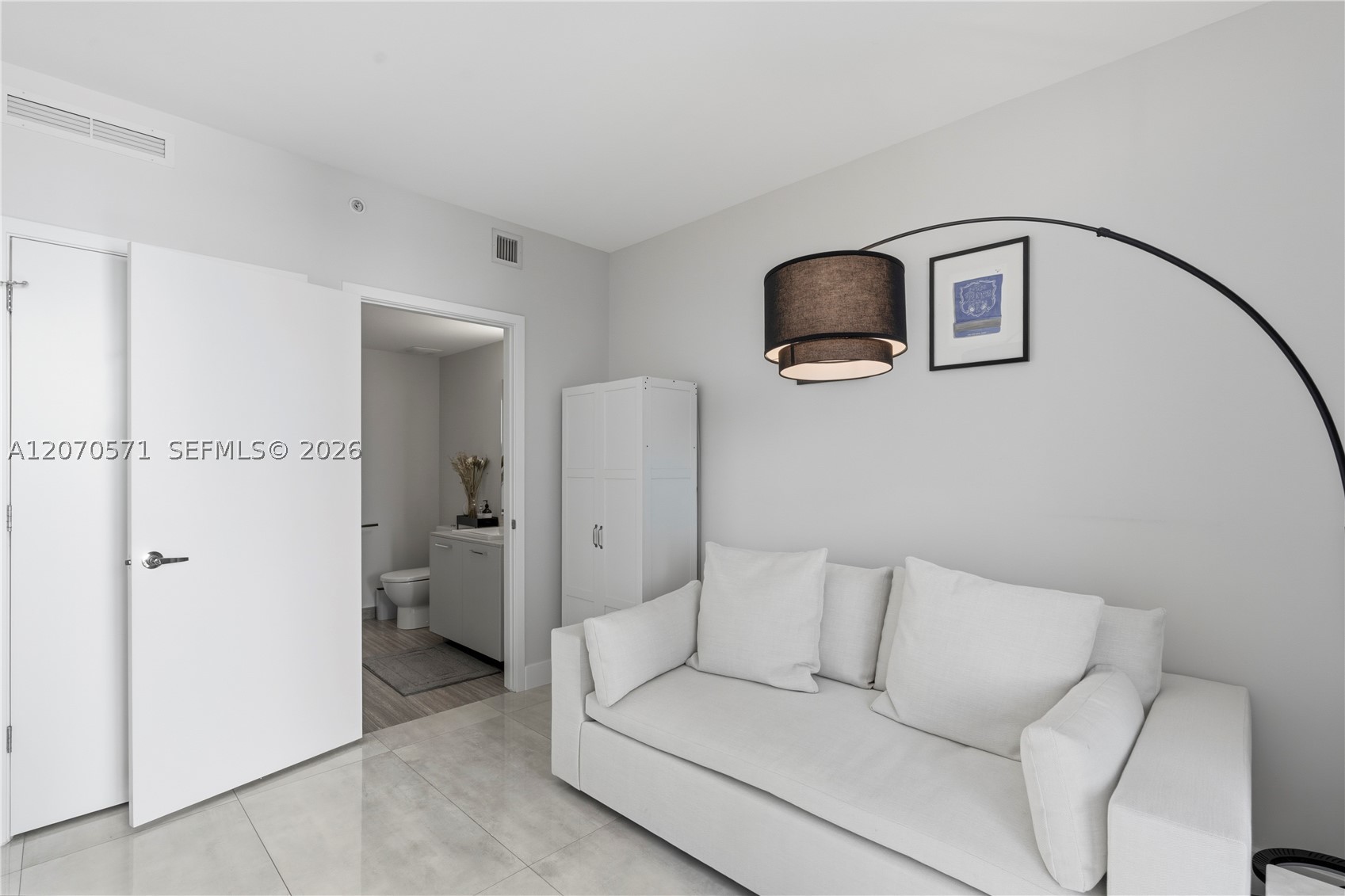 1010 Brickell Ave #3903 Miami, FL 33131
