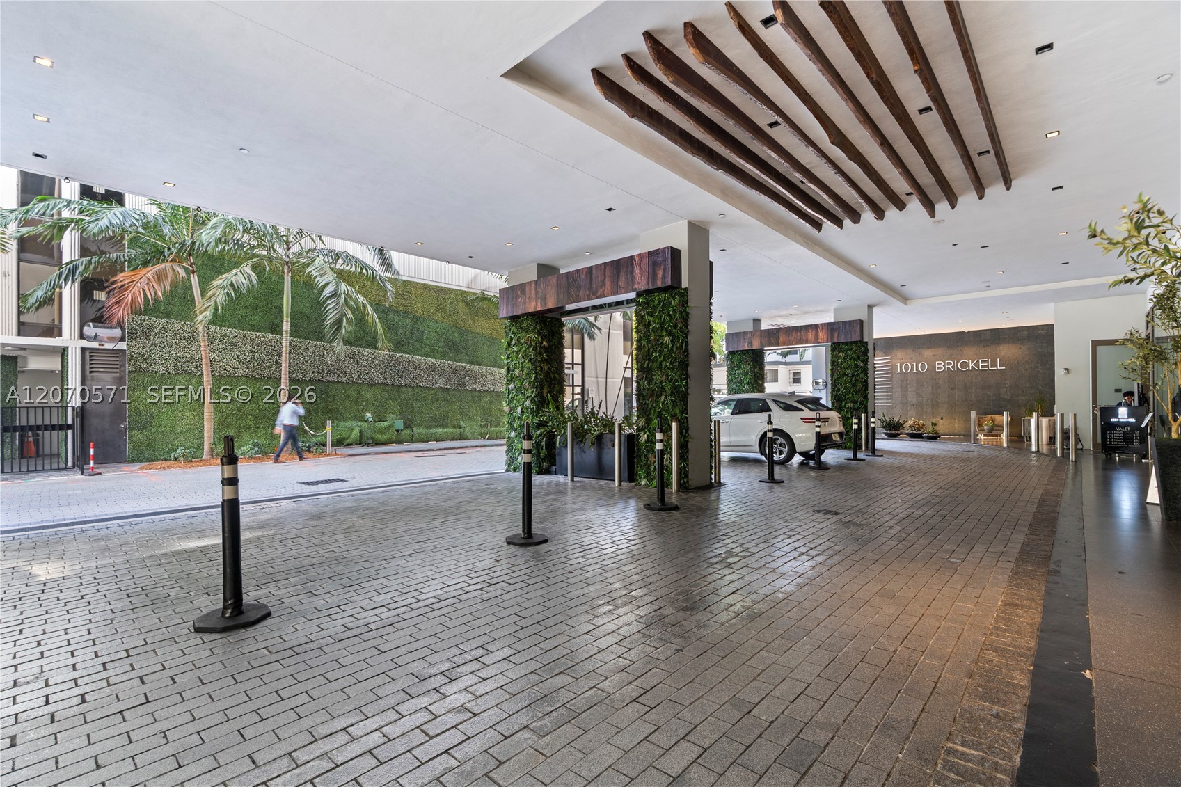 1010 Brickell Ave #3903 Miami, FL 33131