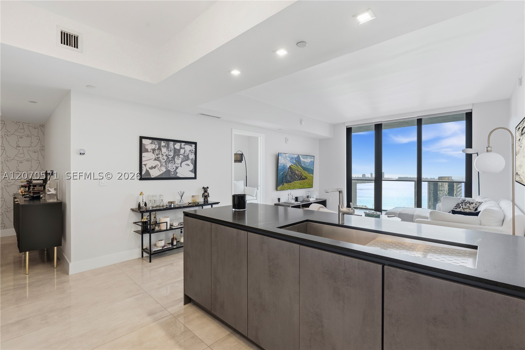 1010 Brickell Ave #3903 Miami, FL 33131