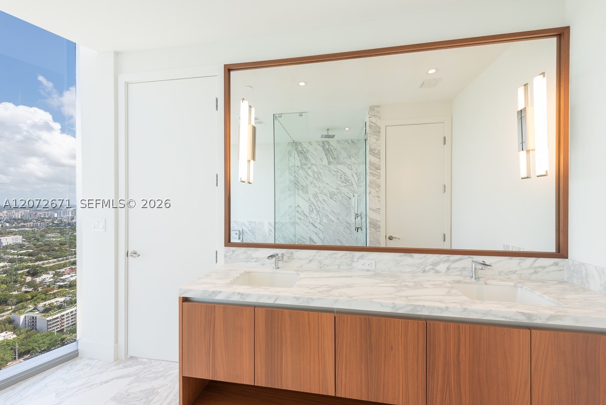 175 SE 25th Rd #3504 Miami, FL 33129