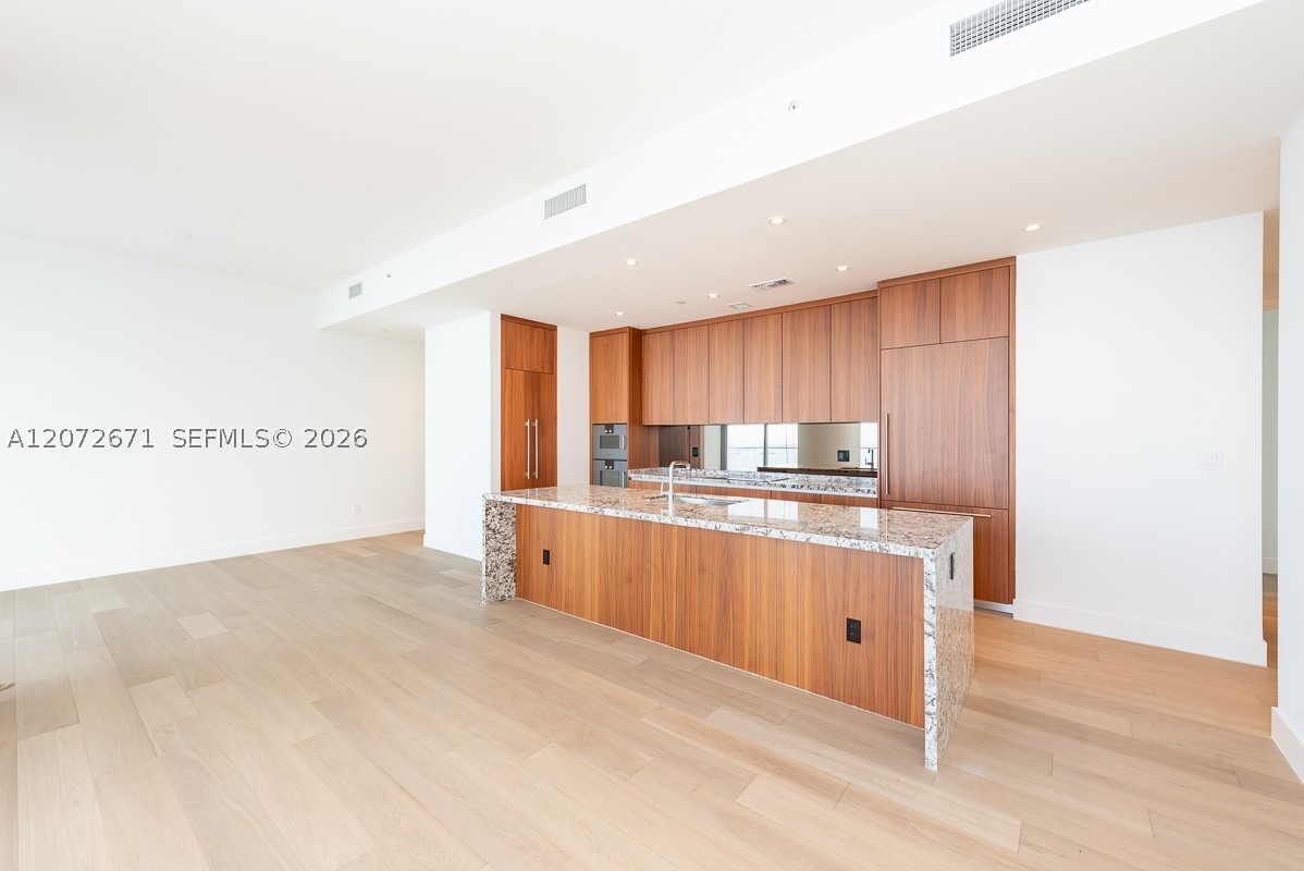 175 SE 25th Rd #3504 Miami, FL 33129