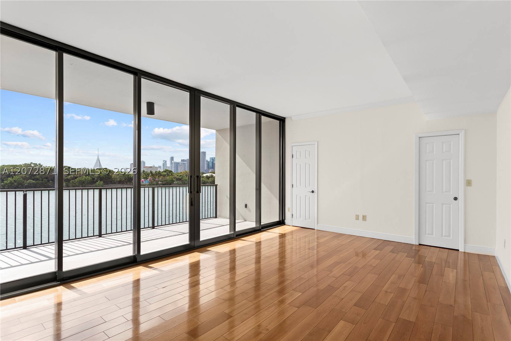 image 1000 Venetian Way23