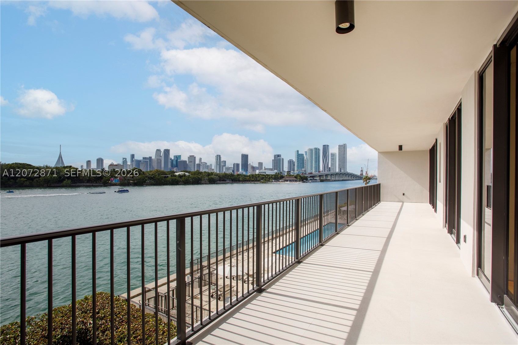 image 1000 Venetian Way25