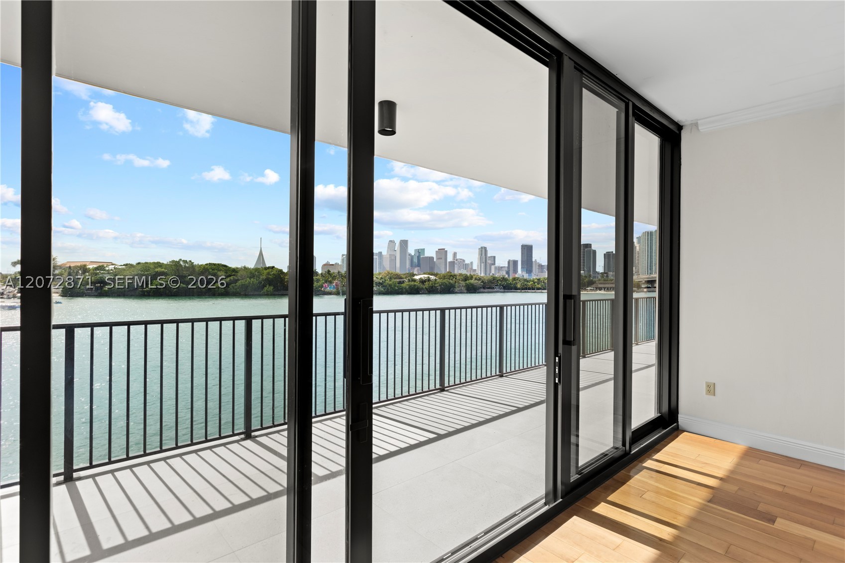 image 1000 Venetian Way31