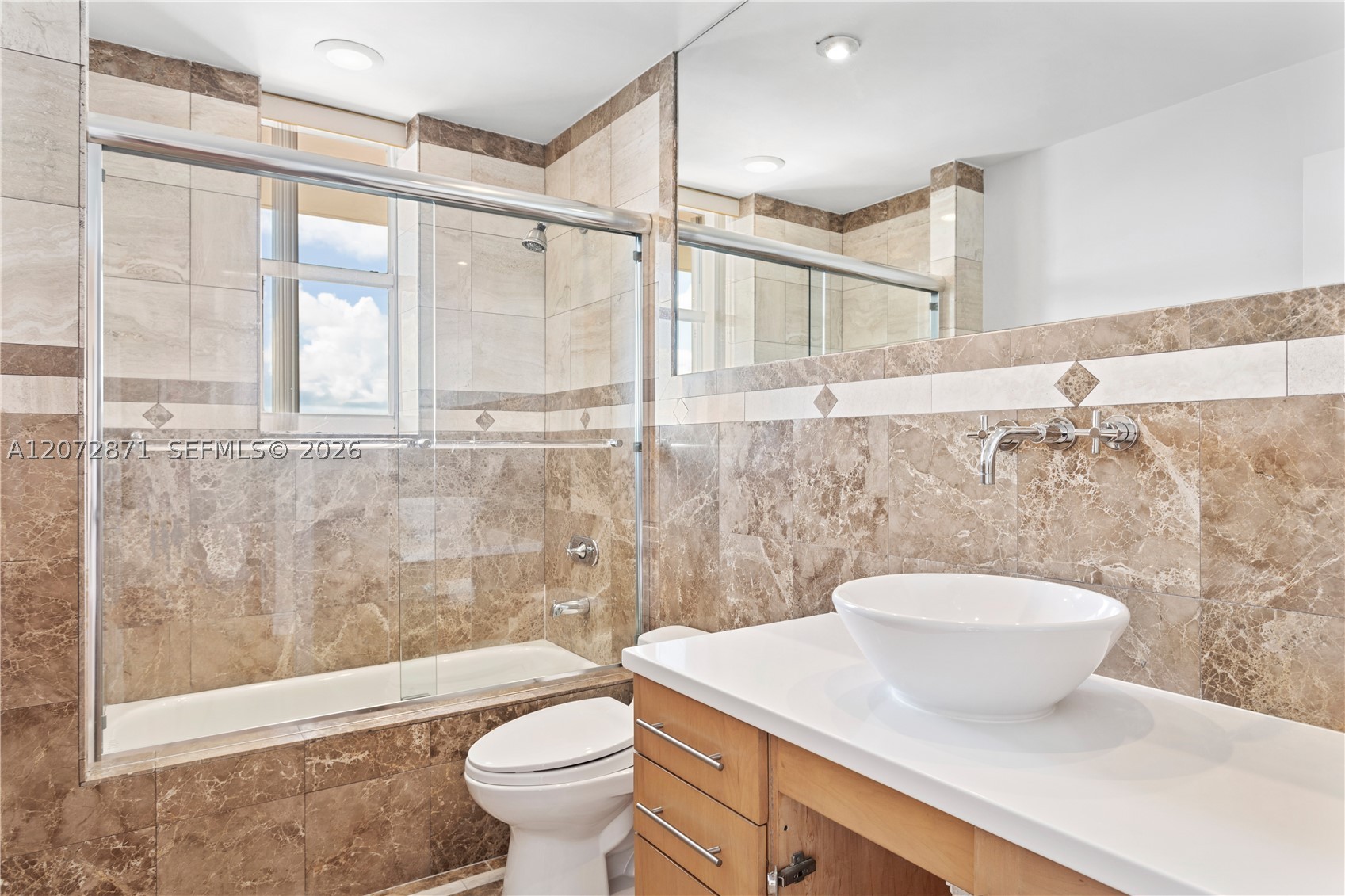 image 1000 Venetian Way32