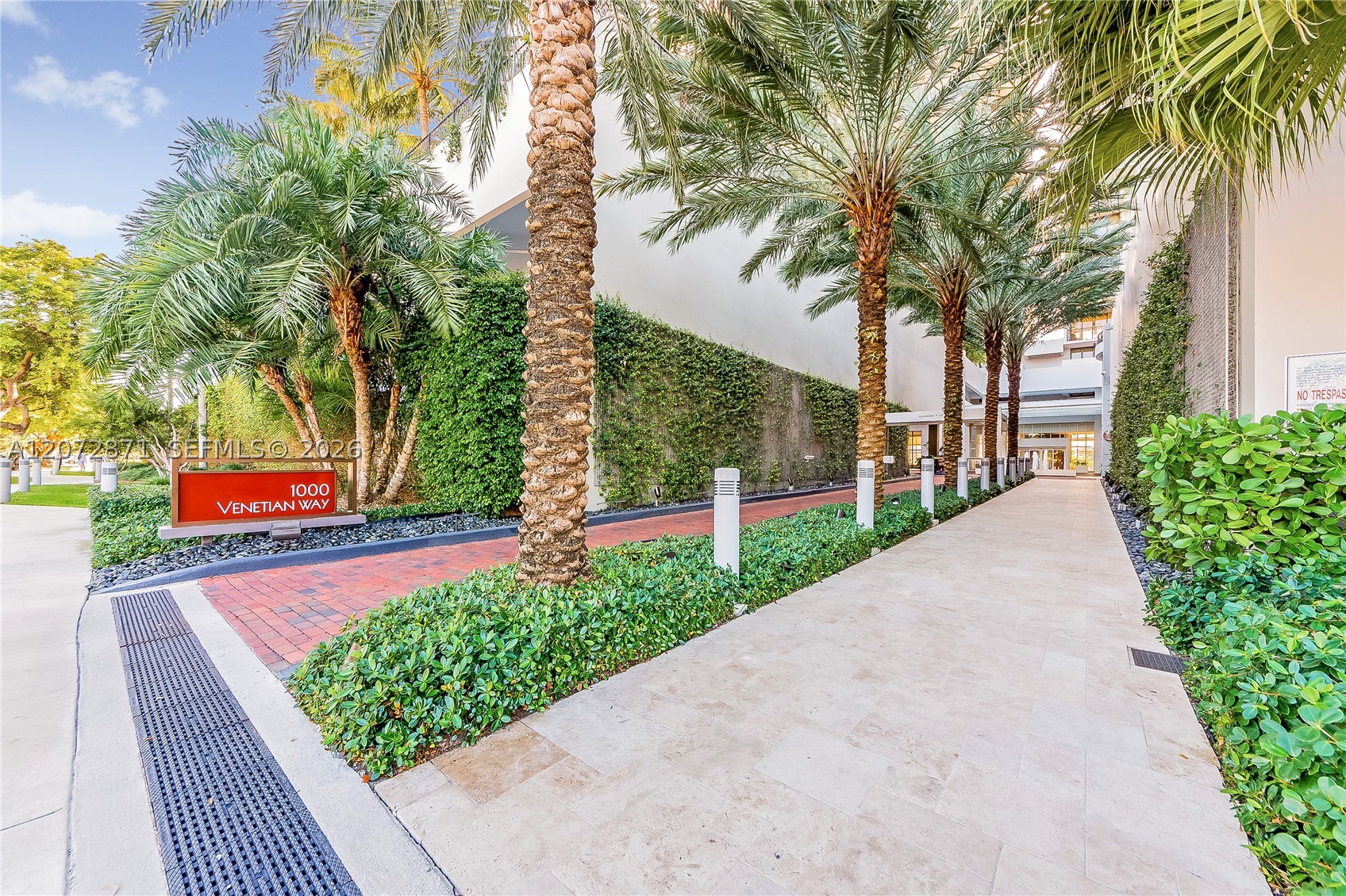 image 1000 Venetian Way35