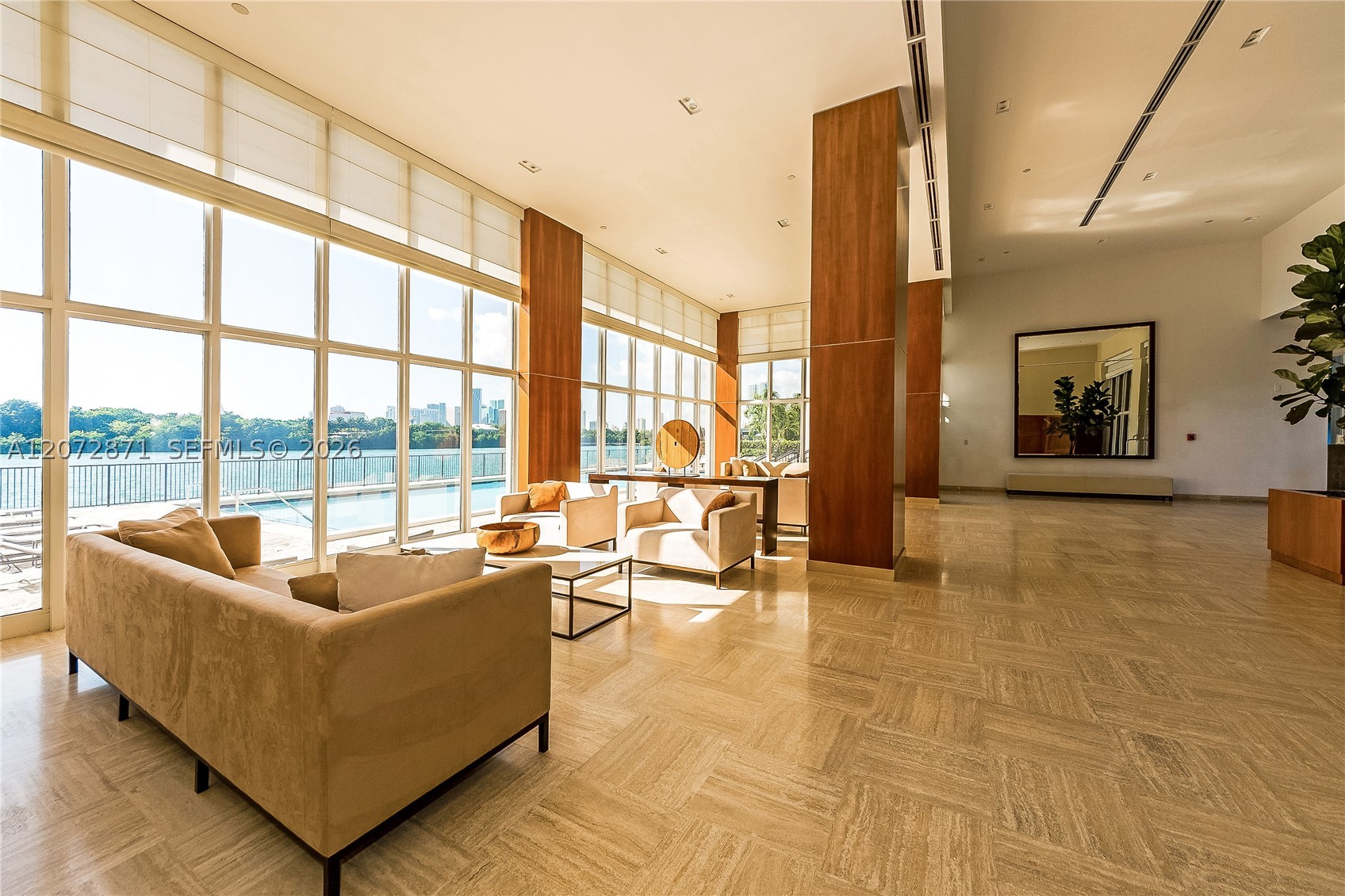 image 1000 Venetian Way36