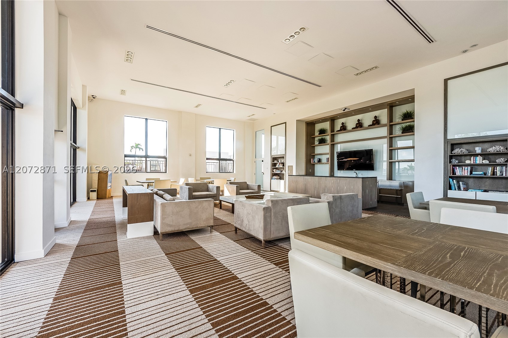 image 1000 Venetian Way37