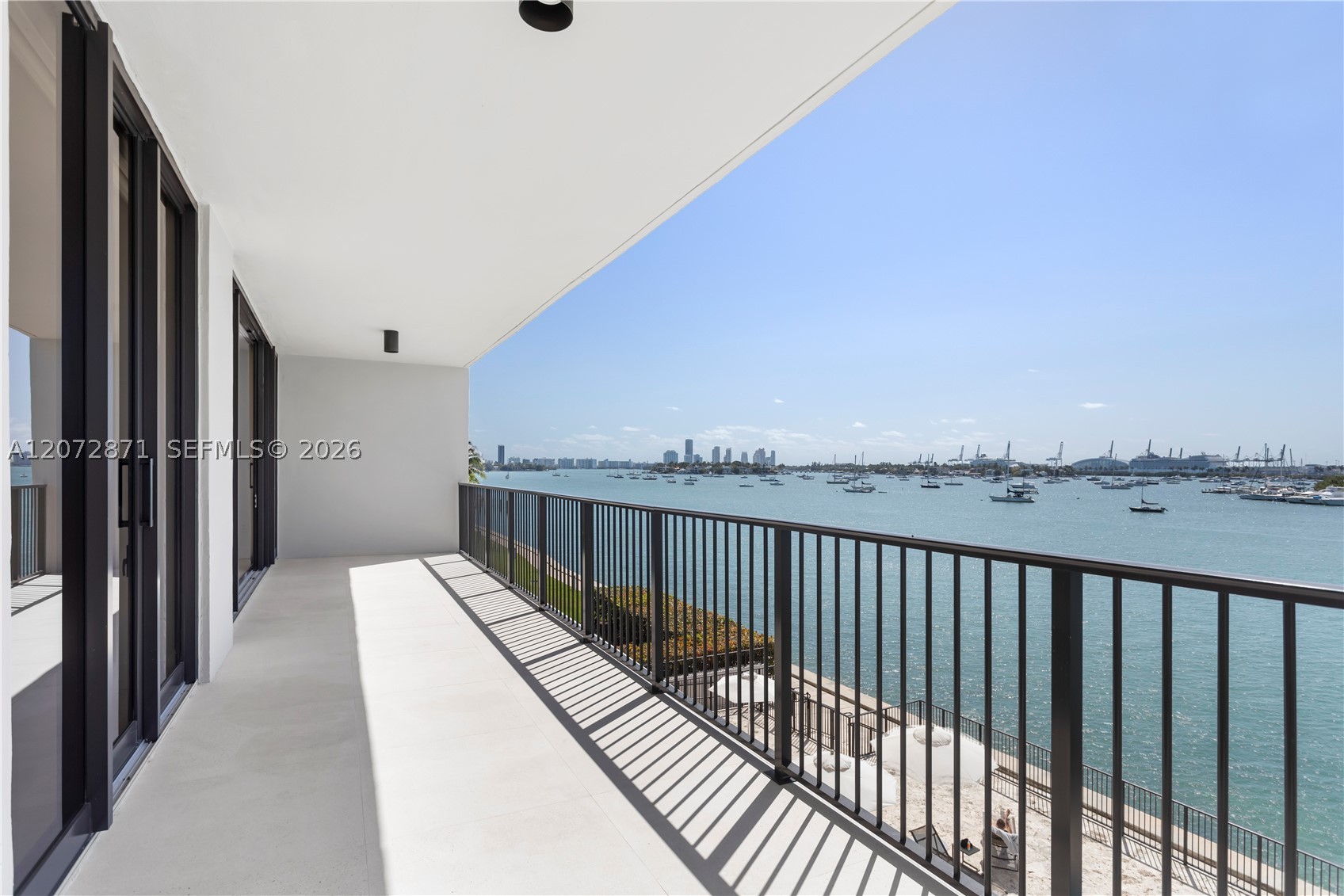 image 1000 Venetian Way3