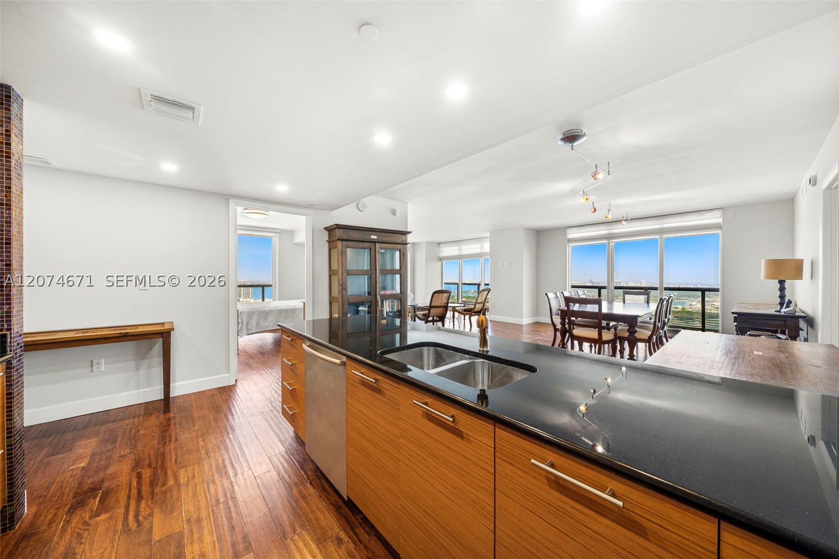 50 Biscayne Blvd #4402 Miami, FL 33132