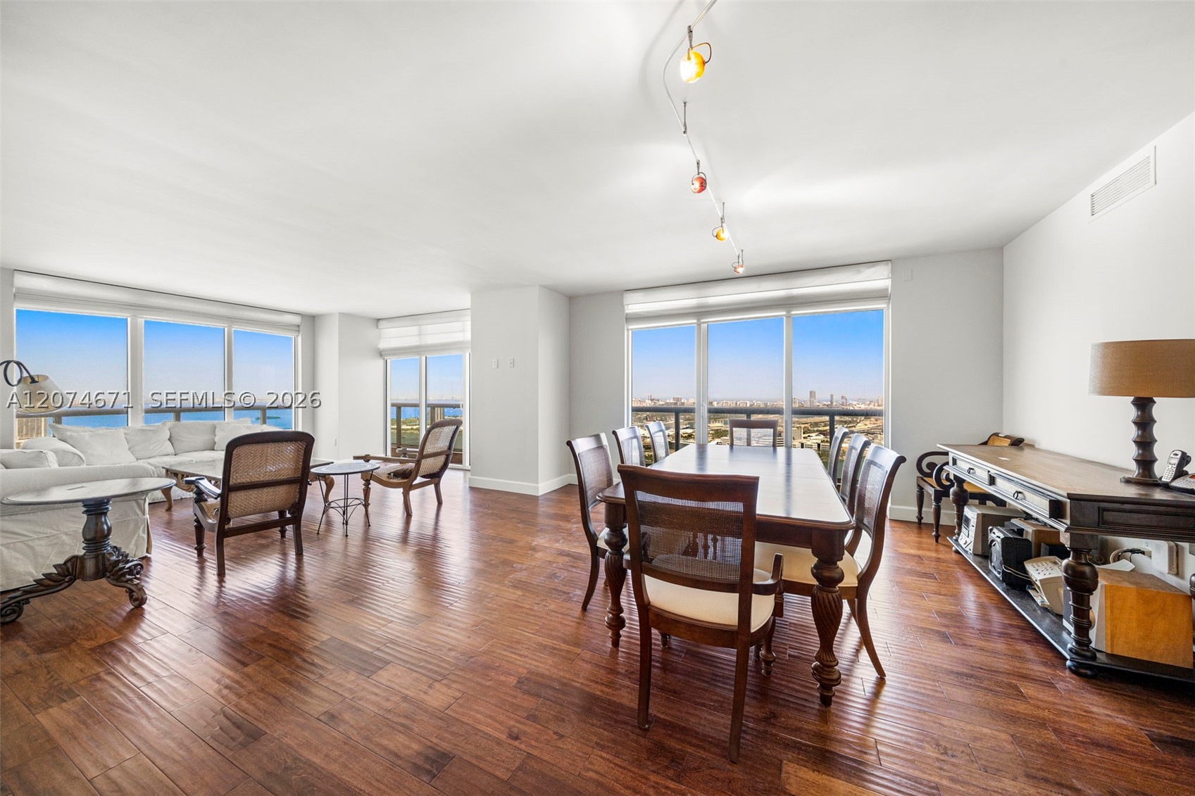 50 Biscayne Blvd #4402 Miami, FL 33132