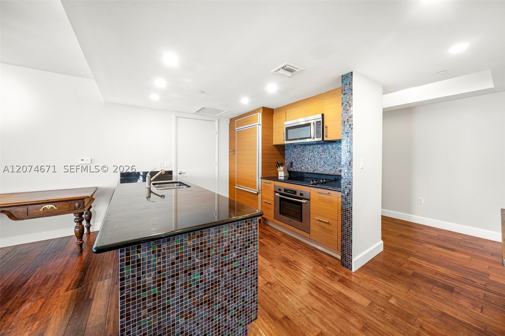 50 Biscayne Blvd #4402 Miami, FL 33132