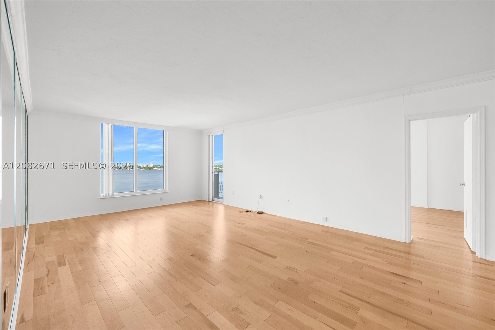 10350 W Bay Hbr Dr #9C Bay Harbor Islands, FL 33154