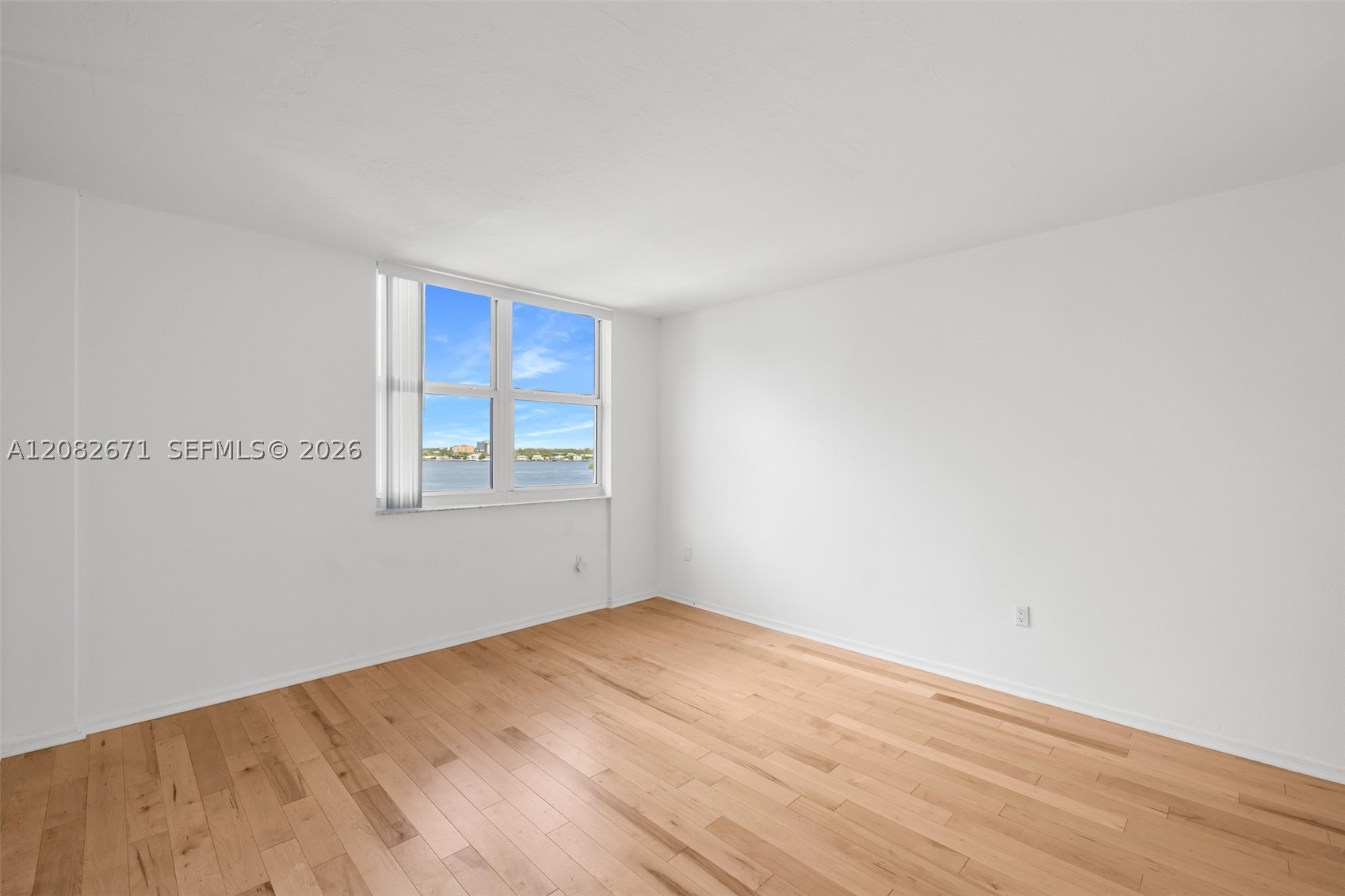 10350 W Bay Hbr Dr #9C Bay Harbor Islands, FL 33154