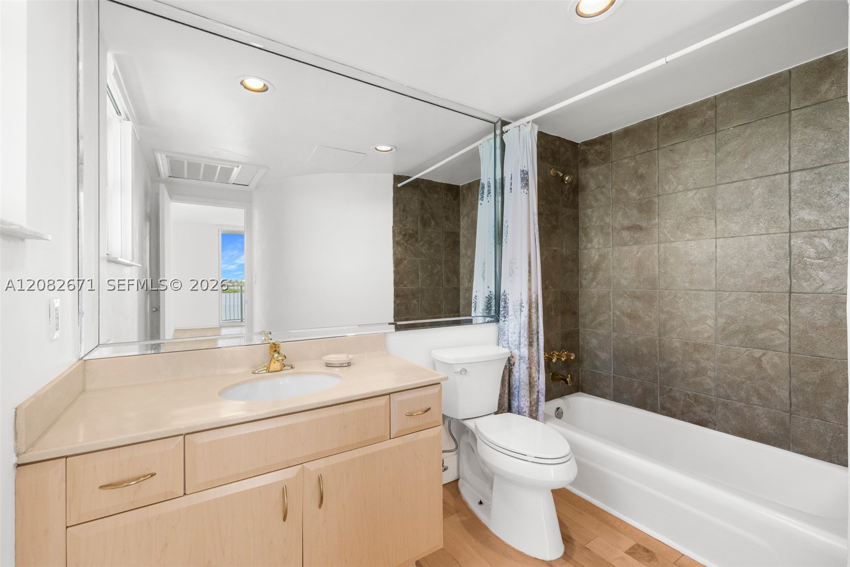 10350 W Bay Hbr Dr #9C Bay Harbor Islands, FL 33154