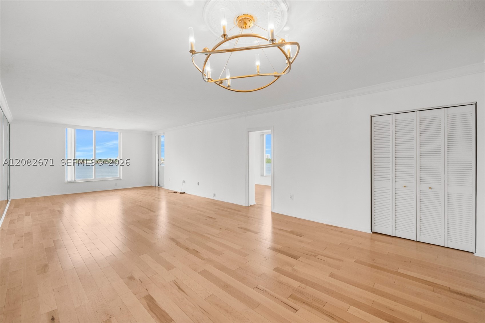10350 W Bay Hbr Dr #9C Bay Harbor Islands, FL 33154