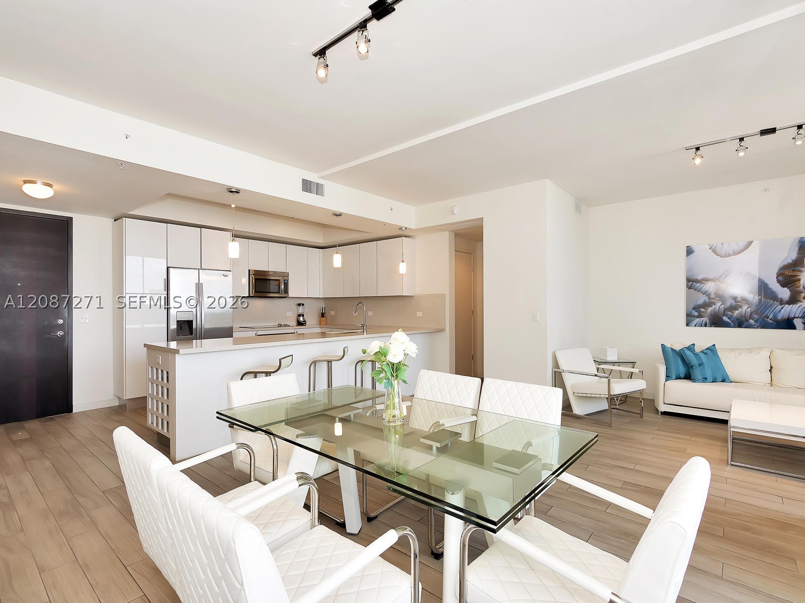 image Nine at Mary Brickell Village0