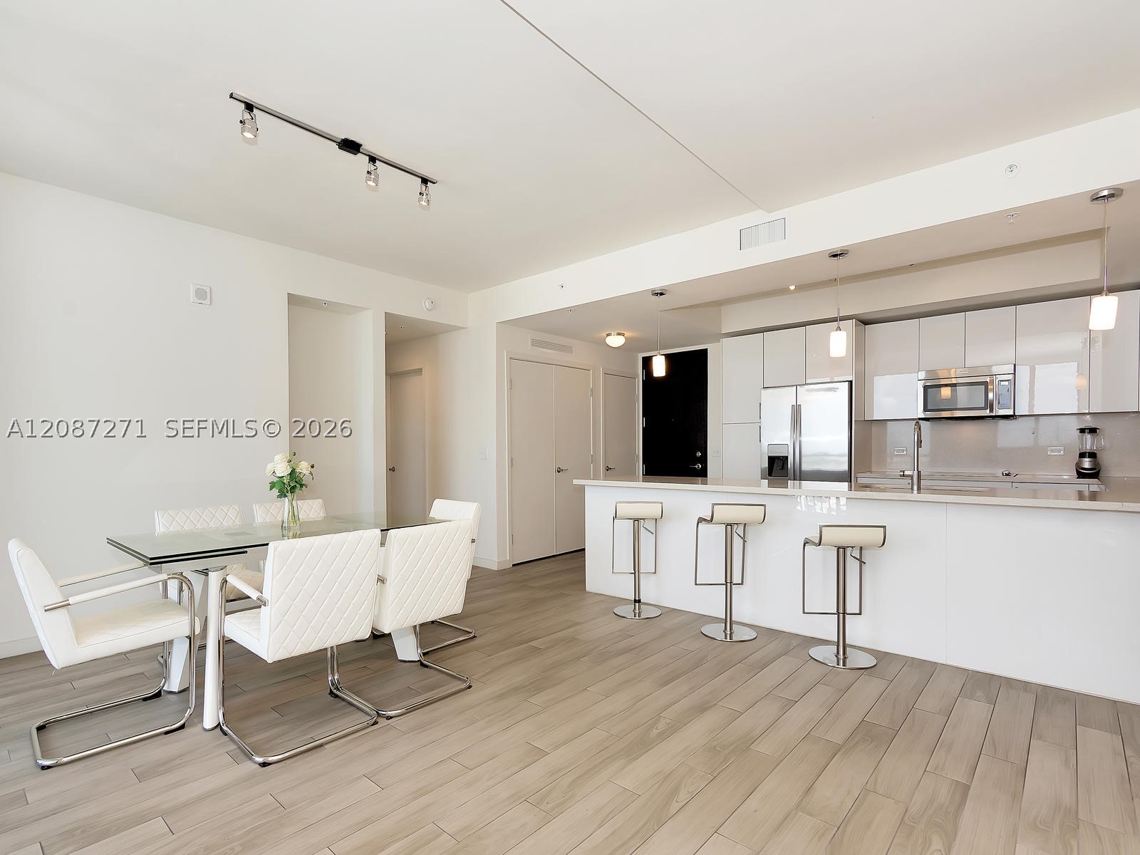 image Nine at Mary Brickell Village7