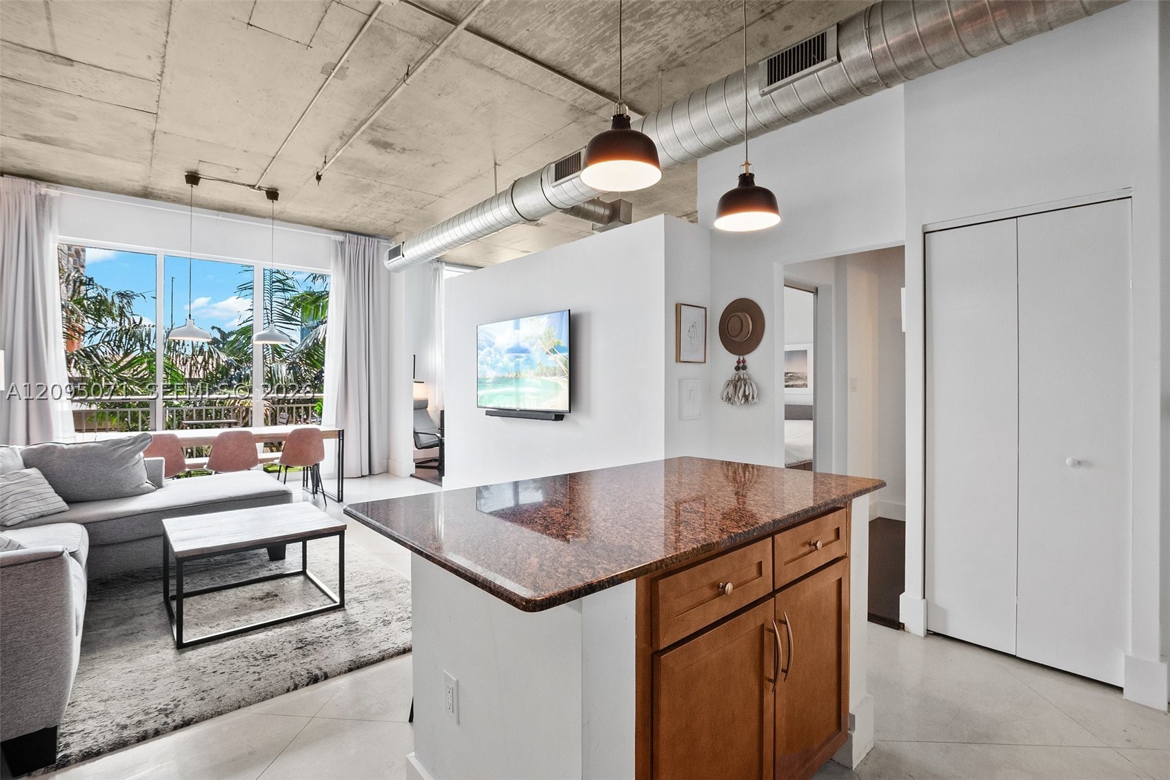 image Cite on the Bay West15
