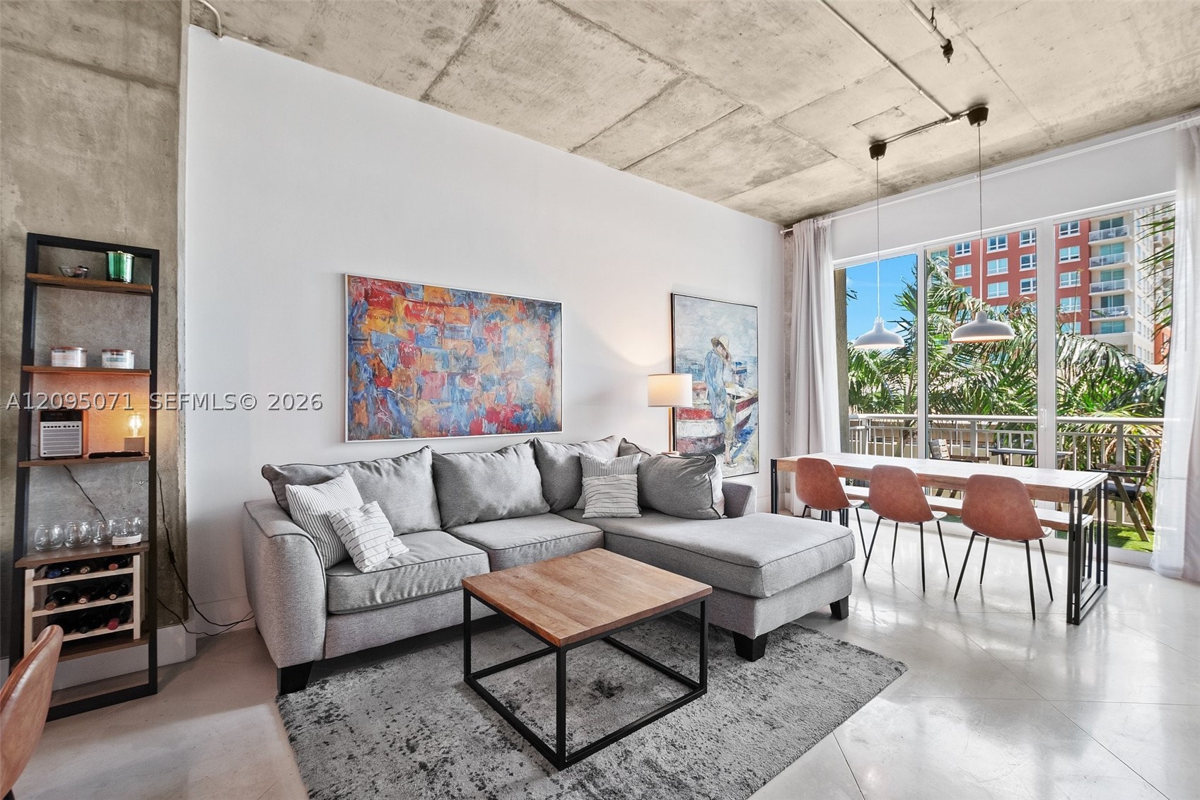 image Cite on the Bay West4